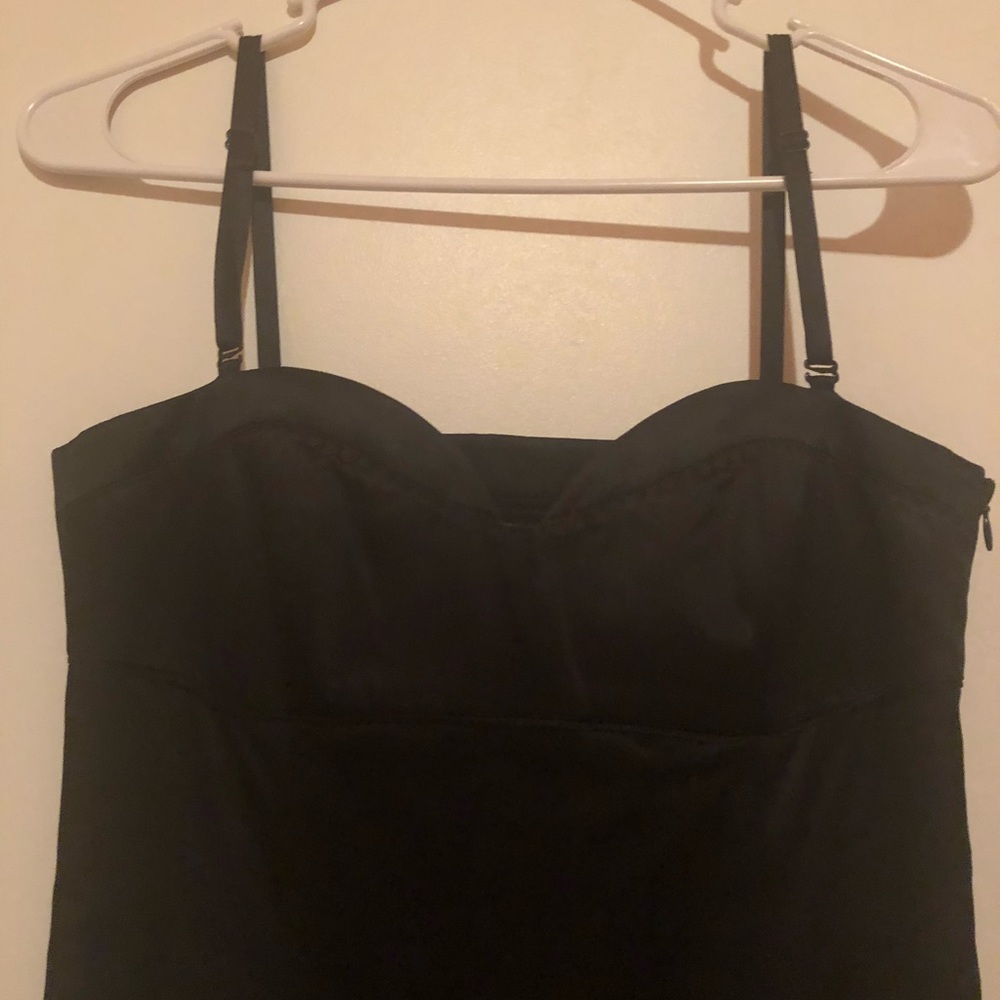 Like new chic fitted slip style cocktail dress- worn once! Vintage classic - Picture 4 of 7